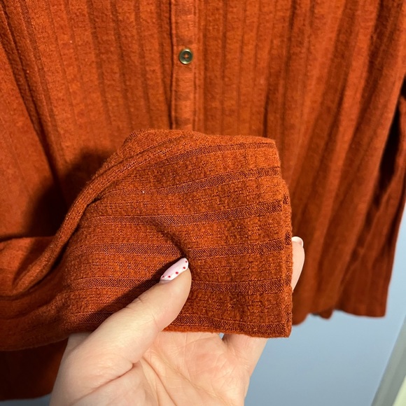 🦋Ribbed knotted top🦋 - Picture 3 of 4